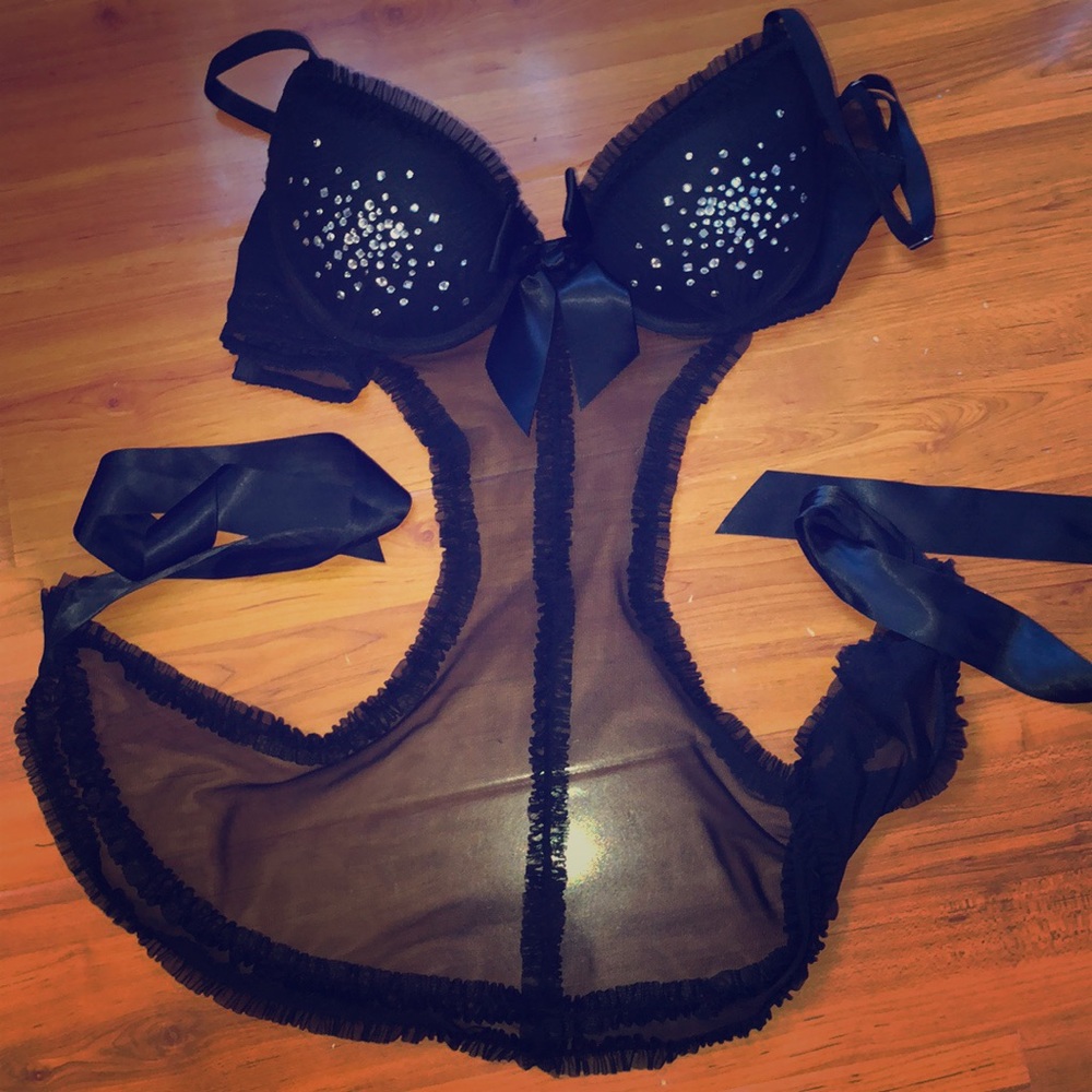 🚫🚫sold🚫Victoria’s Secret lingerie - Picture 1 of 3